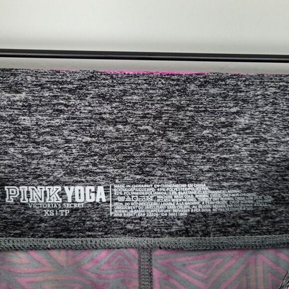 Pink Yoga Victoria's Secret Size XS Leggings Geometric Pink Orange Gray - Picture 10 of 12